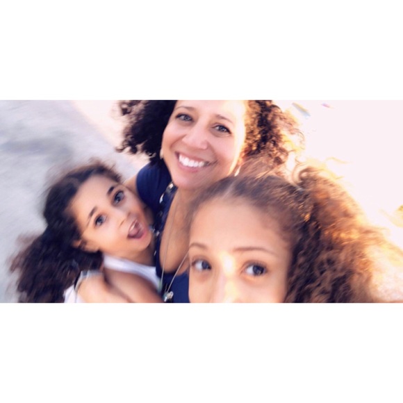 Meet your Posher, Naya - Picture 3 of 7